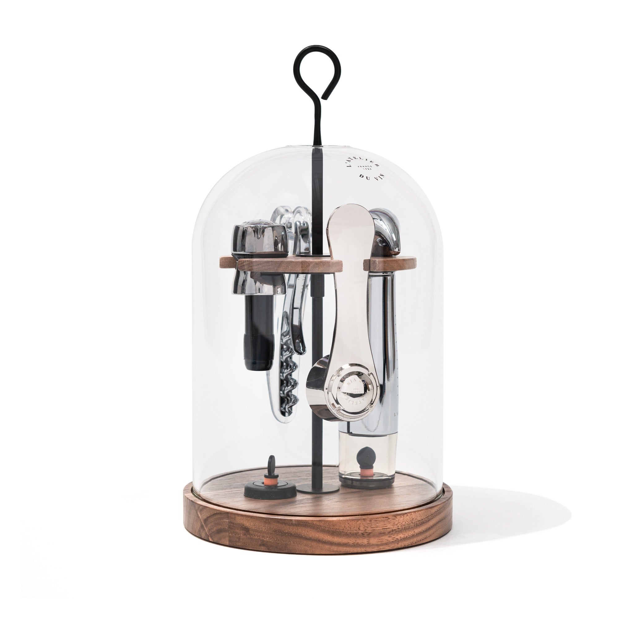 Set de accesorios L'Atelier du Vin Le Globe bajo campana de vidrio con base de madera oscura
