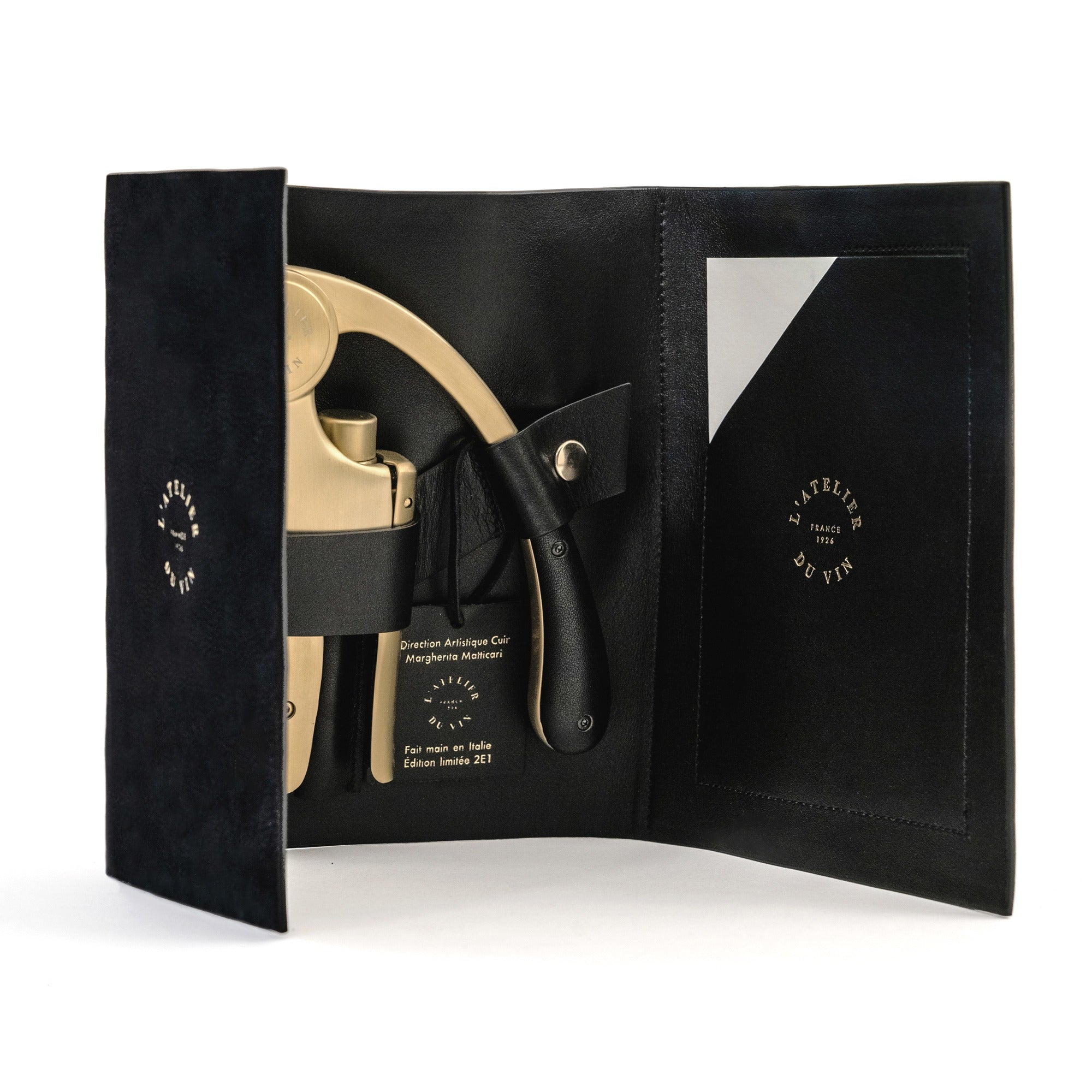 Sacacorchos dorado Oeno Motion Gold Nomad L'Atelier du Vin con estuche de cuero negro abierto