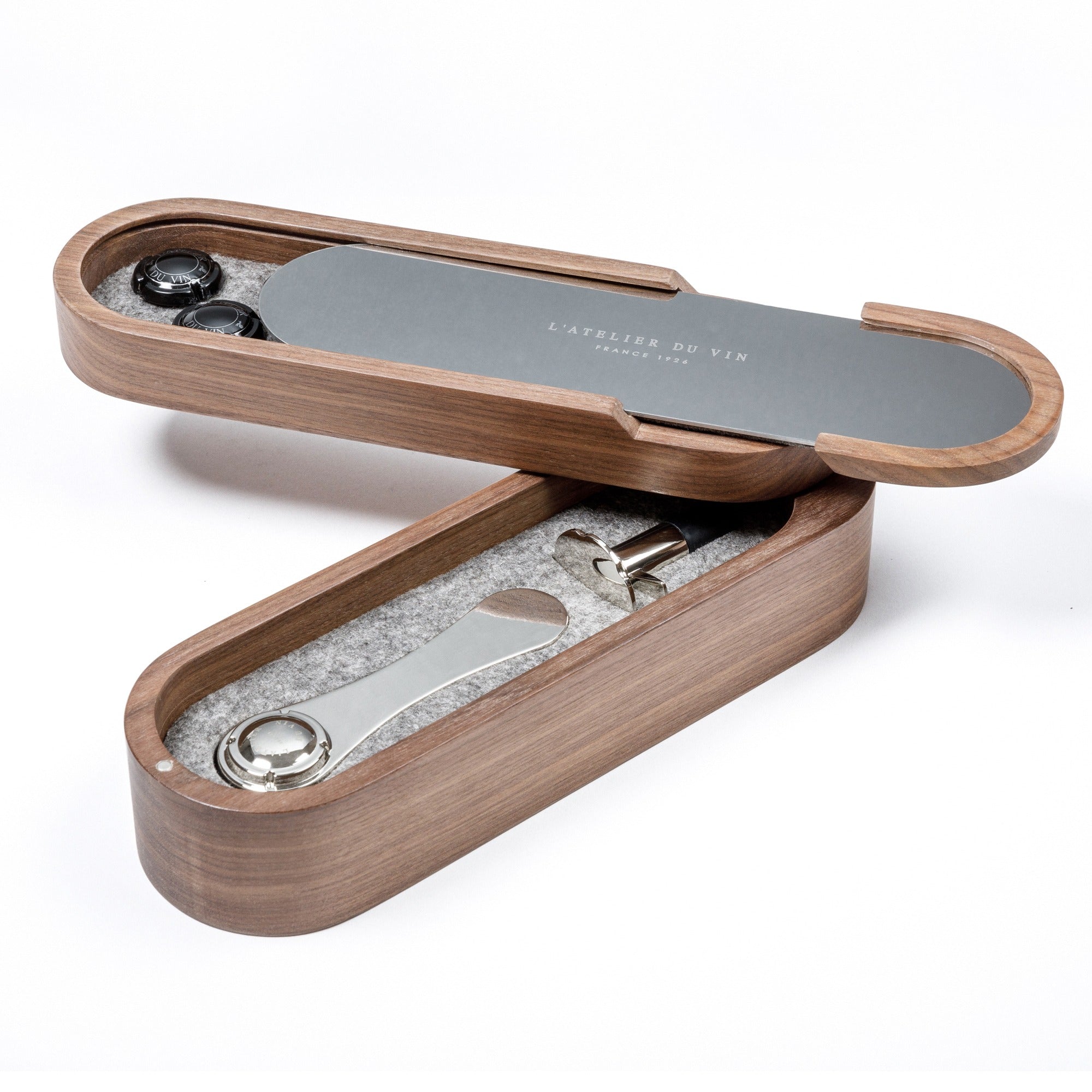 Set Sparkling de L'Atelier du Vin en estuche de madera de nogal abierto con abridor y accesorios en acero inoxidable