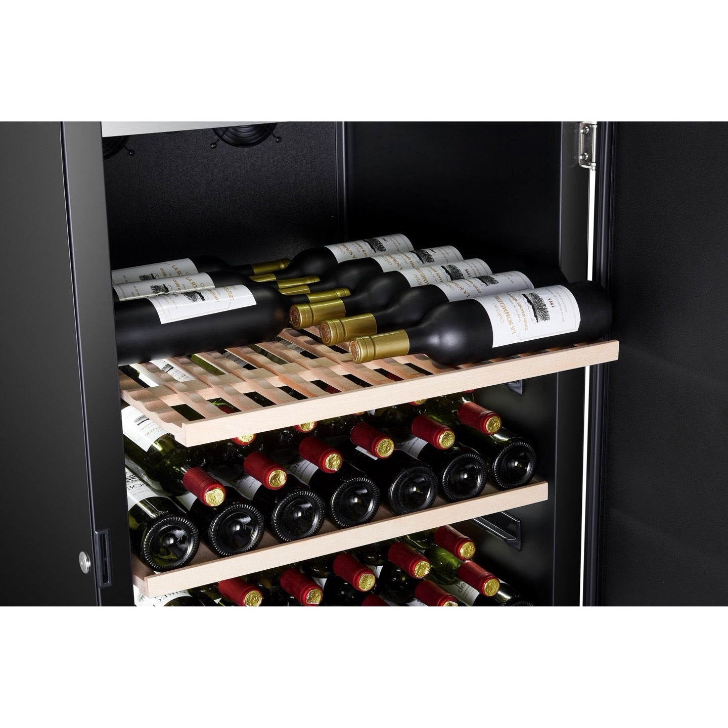 Vista de la Vinoteca 185 botellas La Sommelière APOGEE 200PV cargada de botellas de vino tinto y blanco