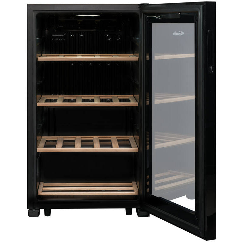 Vinoteca La Sommelière LS36 Black vacía con la puerta abierta mostrando estantes de madera y interior negro.