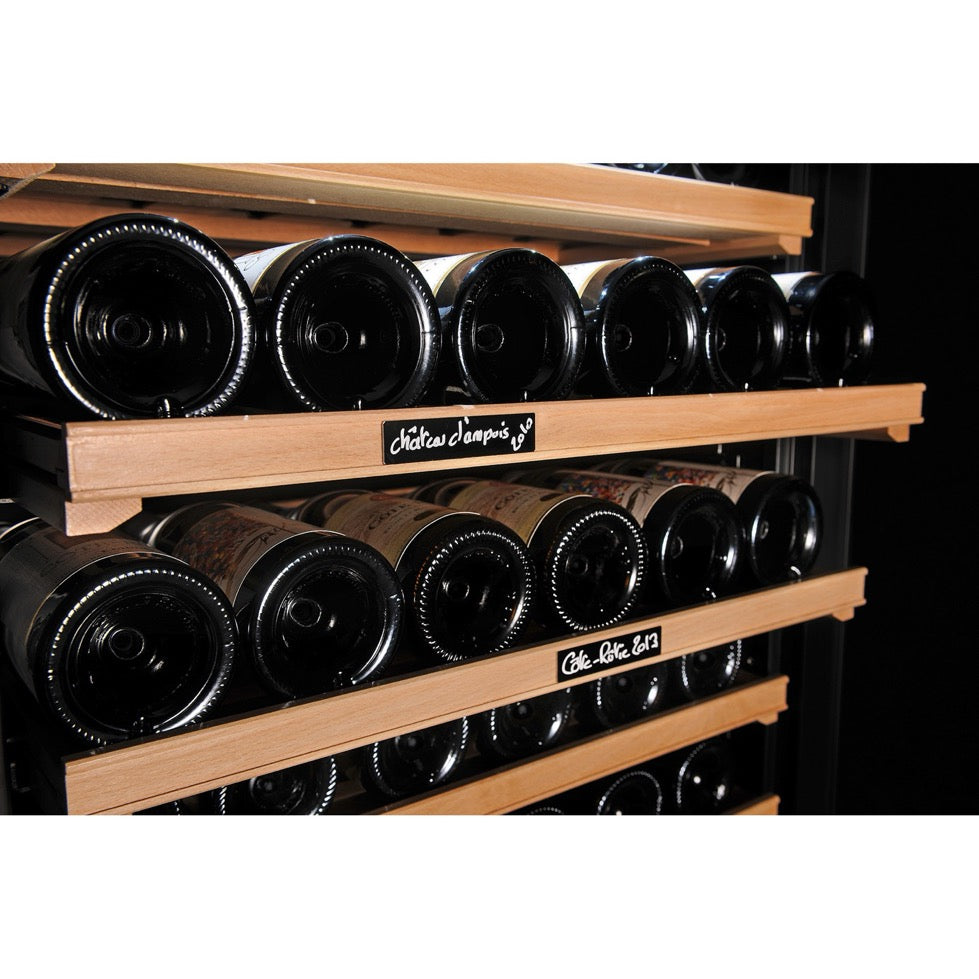 Vinoteca 98 botellas EuroCave La Premiere MV7 Glass detalle cardname en bandejas