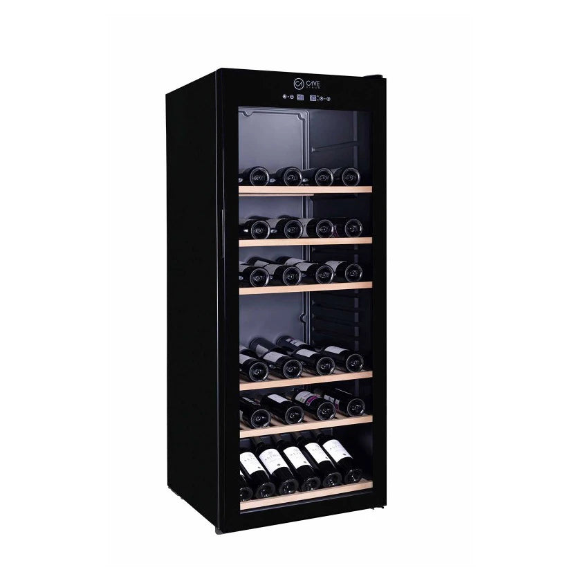 Cave Vinum CV-100-N, vinoteca de 100 botellas de libre instalación, vista del interior con estantes de madera.