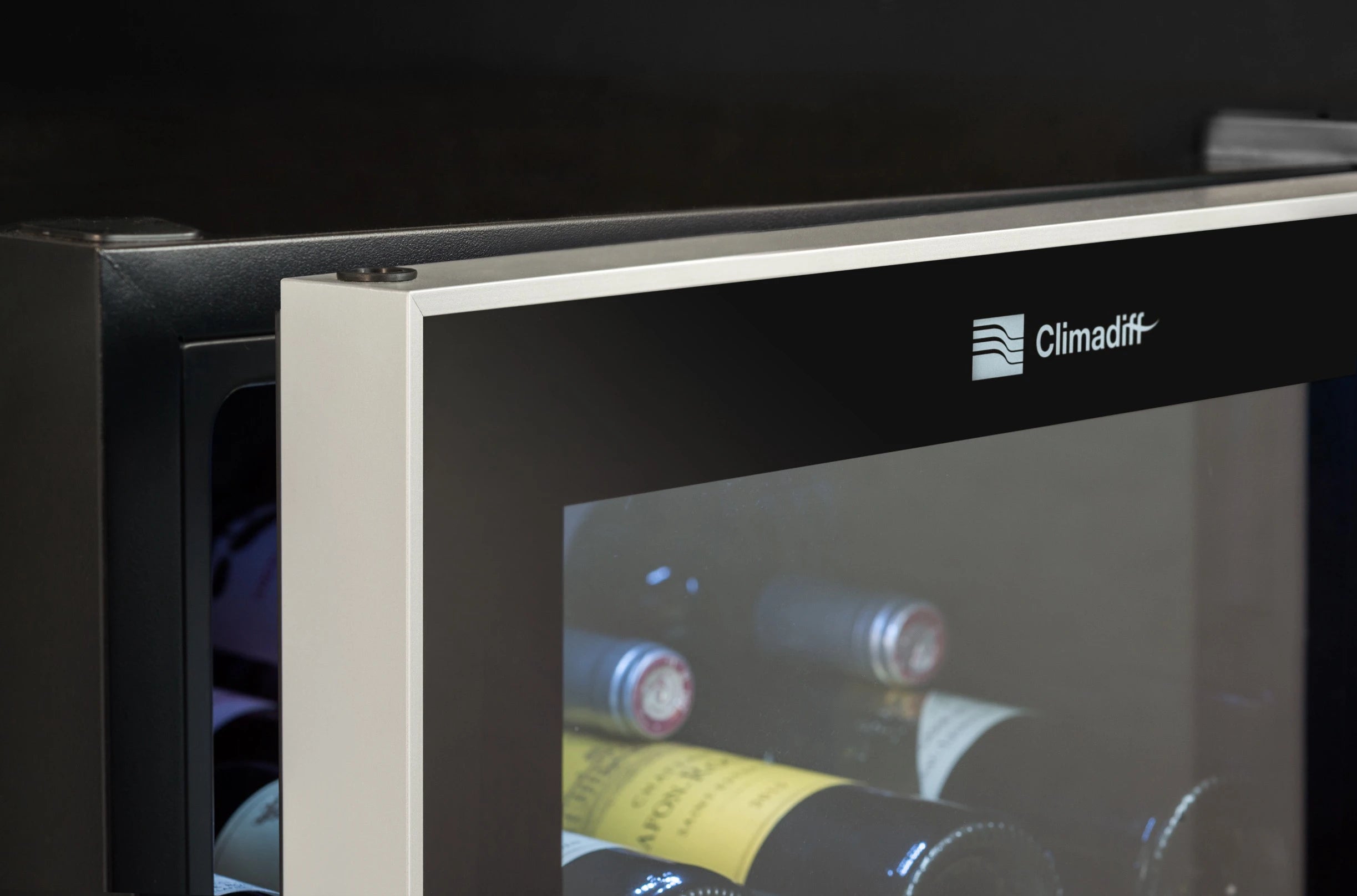 Vinoteca 105 botellas Climadiff CS105B1