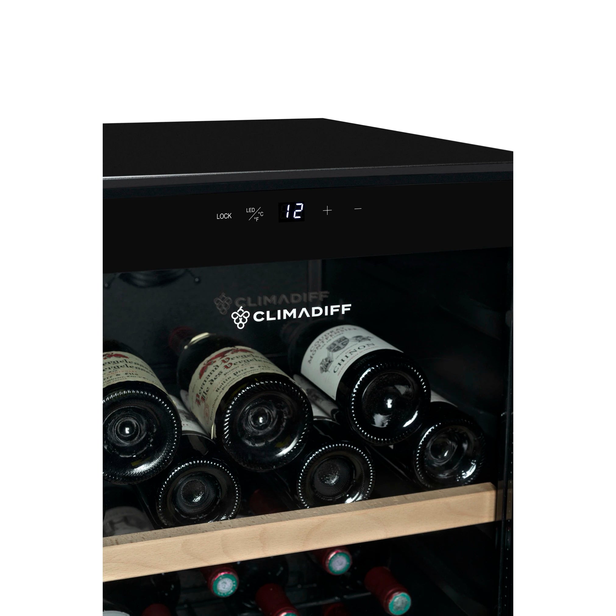 Vinoteca Climadiff CEPAGE108, vista del modelo con estantes para botellas de vino.