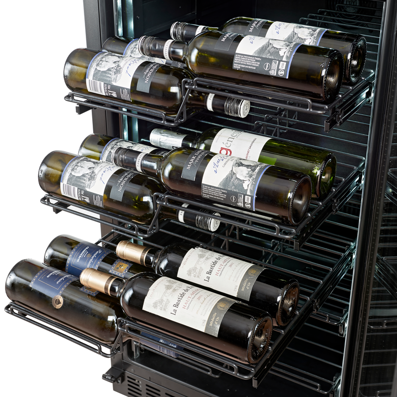 Estantes metalicos en forma de Z de la vinoteca Le Chai PRO1200B de 120 botellas.