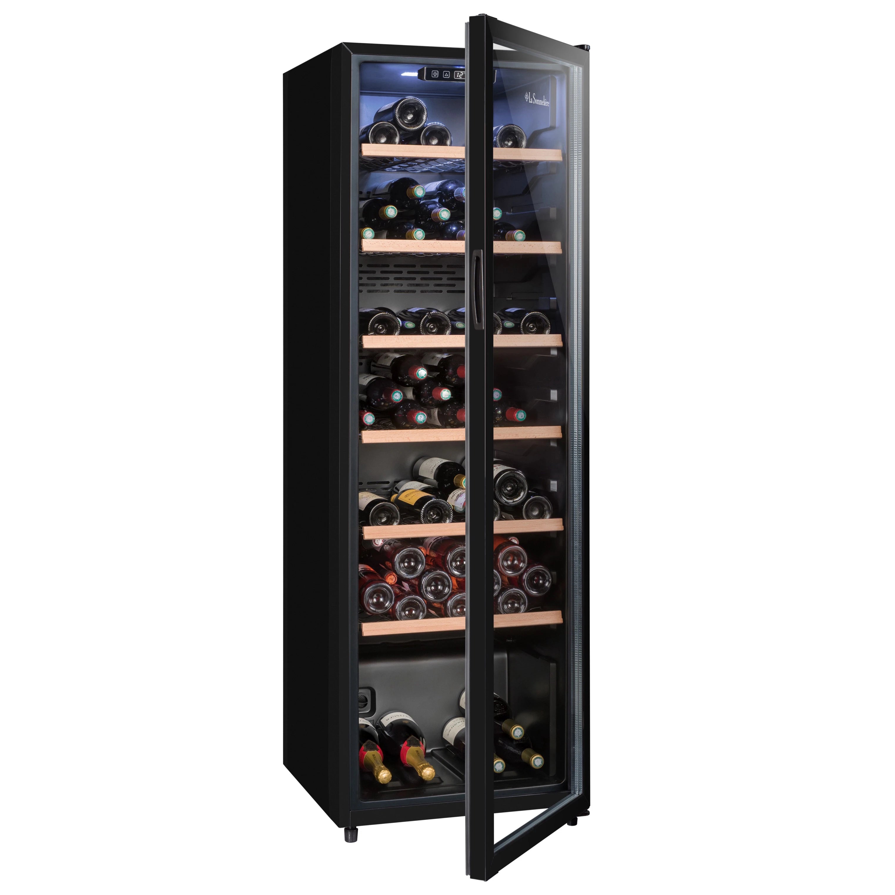 Vinoteca La Sommelière CTVNE147 con capacidad para 147 botellas, diseño en negro con puerta de vidrio abierta, estantes de madera y luz interior LED; estructura vertical tipo armario ideal para conservación de vinos.