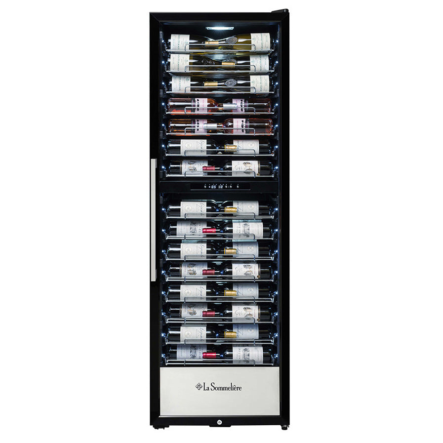 Vista de la Vinoteca de envejecimiento 152 botellas La Sommelière PRO160DZN doble zona con estantes de madera llenos de botellas