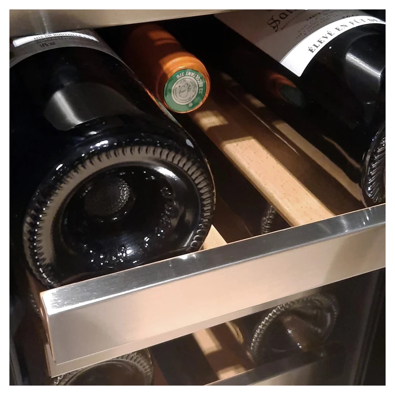 Vinoteca Le Chai LMN180 de 18 botellas con puerta de cristal.