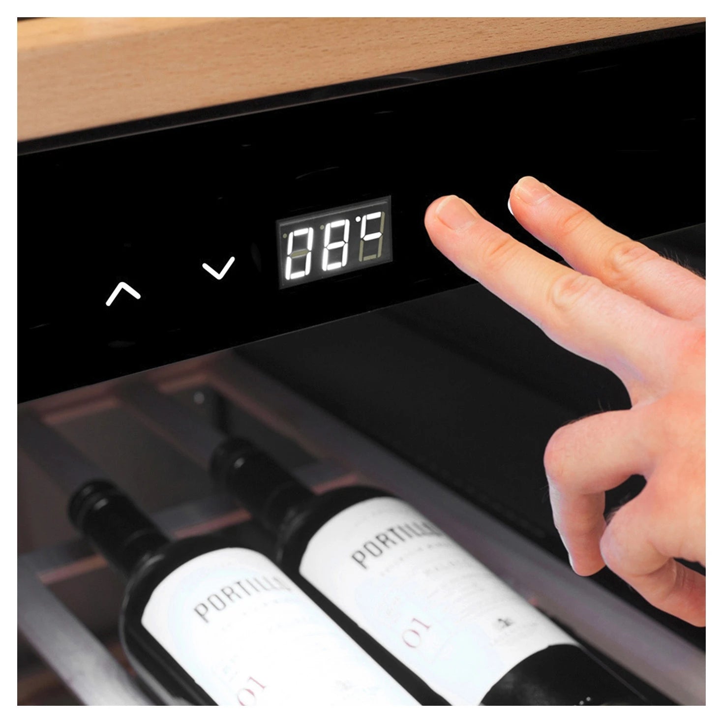 Caso Design WineChef Pro 180 Black, vinoteca de 180 botellas con doble zona, imagen del equipo.