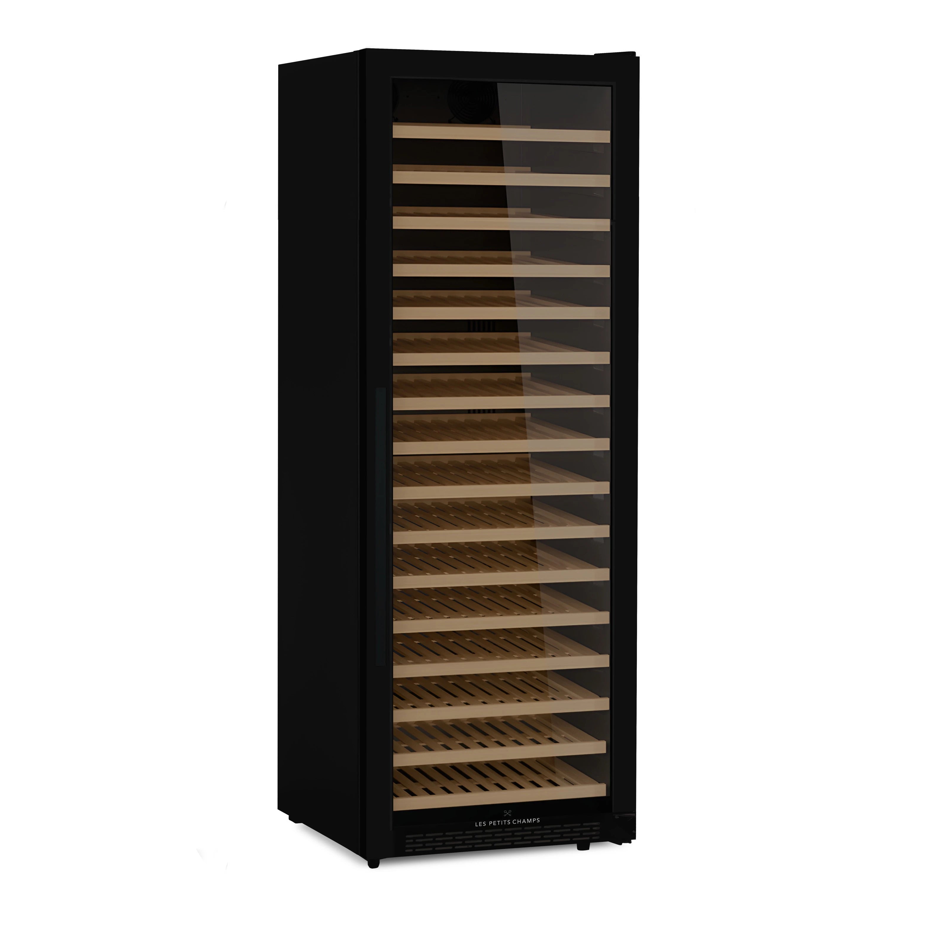 Vinoteca vertical negra con puerta de vidrio y múltiples estantes de madera visibles, modelo Les Petits Champs cavceb199.