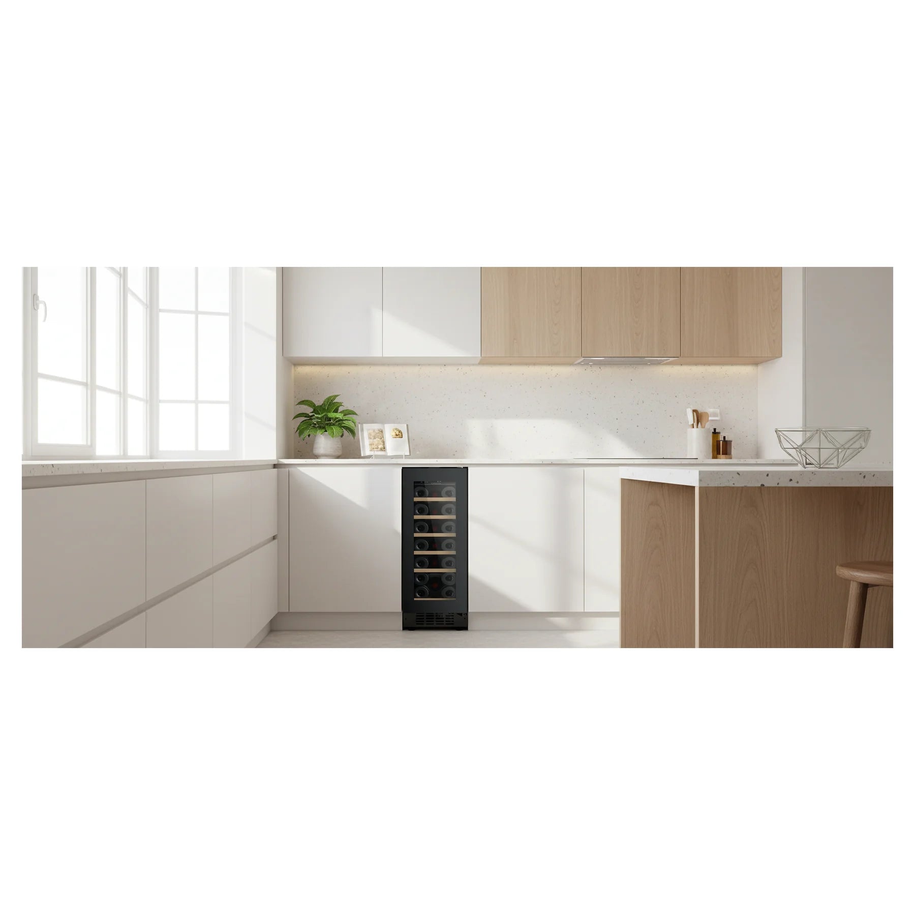 Vinoteca Caviss CT1SP20H82N30 integrada en un módulo estrecho de cocina