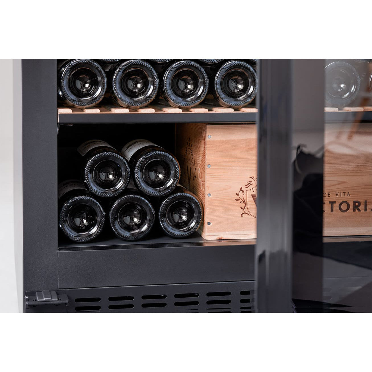 Vinoteca 200 botellas mQuvée VELVET 125 detalle botellas