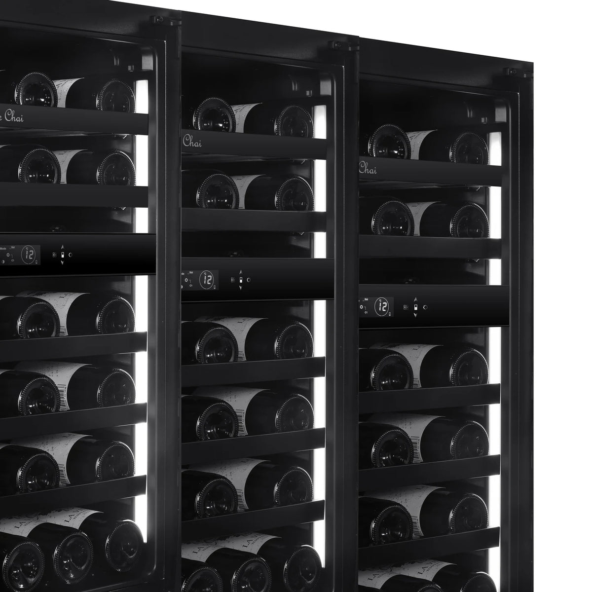 Le Chai LT2BI25H60A 25-bottle wine cooler, close-up of the Side Light lateral lighting switched on.