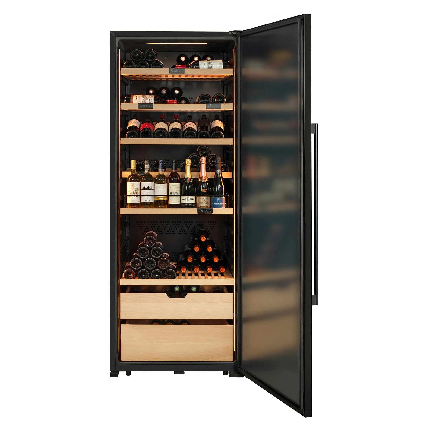 Vinoteca La Sommelière VIP275P Edition con puerta abierta, mostrando estantes de madera iluminados, botellas organizadas en distintas posiciones y cajones inferiores de almacenamiento.