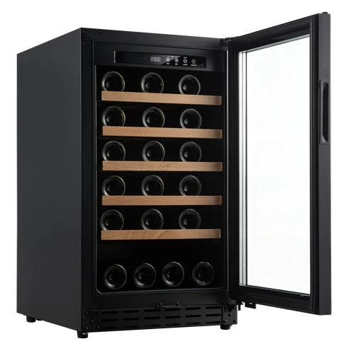 Interior de la vinoteca Vinobox V40 GC 1T Encastrable Black con bandejas de madera para 34 botellas.
