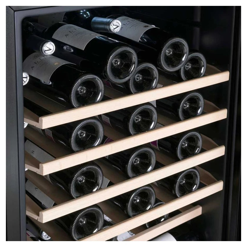 Vinoteca Cave Vinum CV-40-CWS de 40 botellas, vista del equipo con puerta de doble cristal.