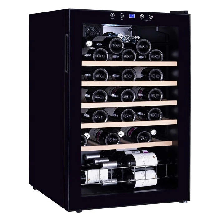 Cave Vinum CV-40-CWS, vinoteca de 40 botellas, vista del interior con estantes de madera.