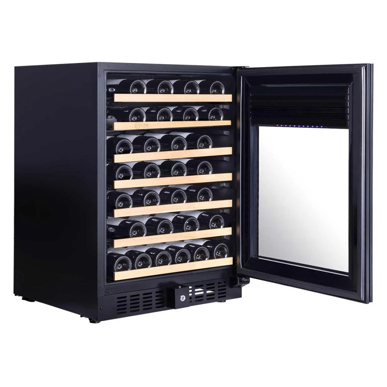 Cave Vinum CV-46-BL PREMIUM, vinoteca de 46 botellas, detalle de estantes con frontal de madera.