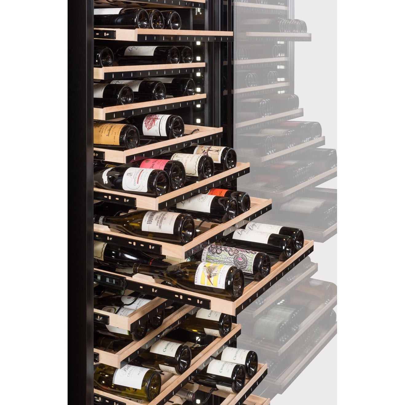 Vista de la Vinoteca multizona 149 botellas La Sommelière ECELLAR150 cargada de botellas de vino tinto y blanco