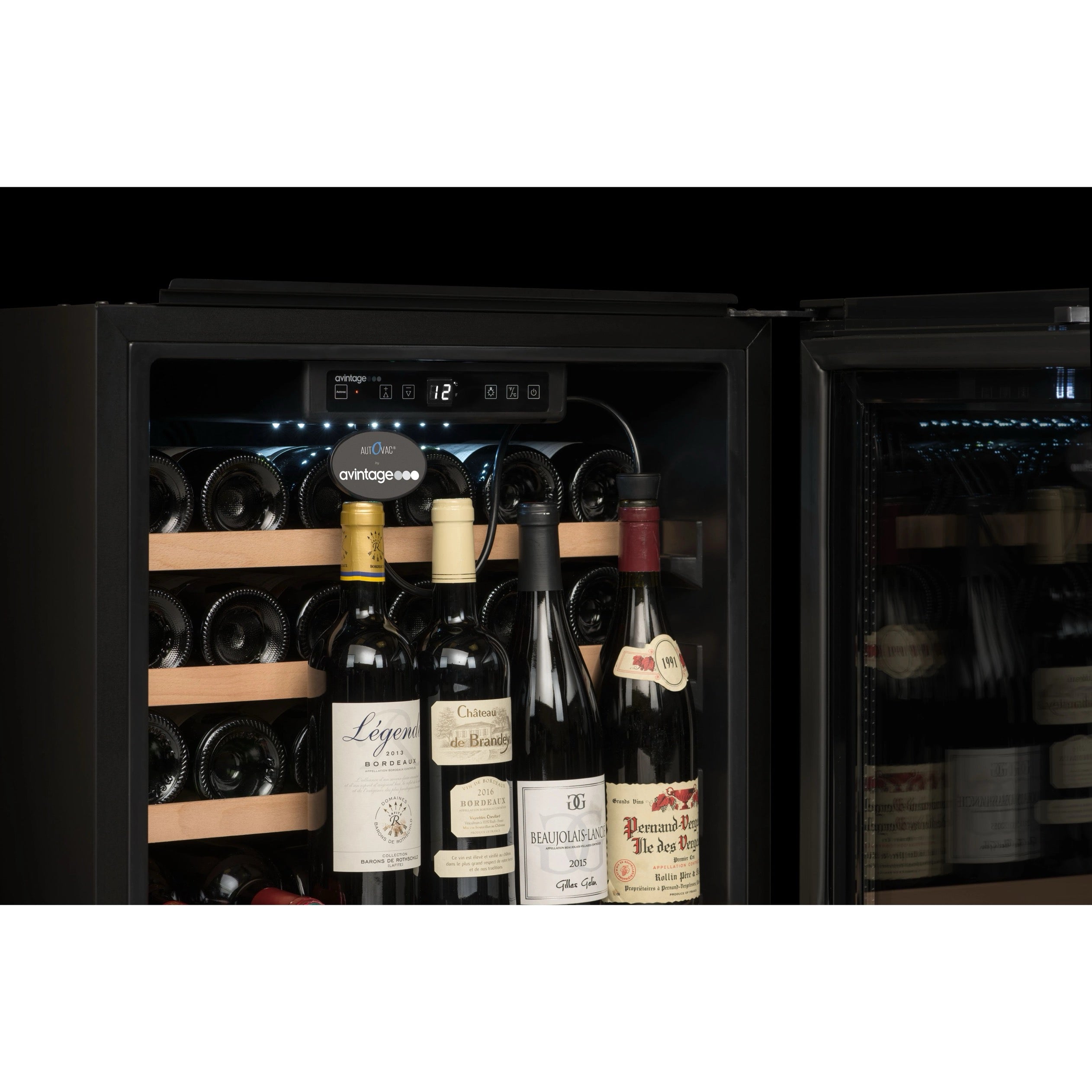Zoom del panel táctil de la Vinoteca encastrable Avintage 33 botellas AVI63CSZA doble zona que muestra la pantalla y controles de temperatura.