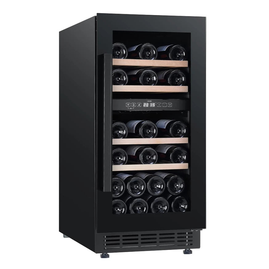 Vinoteca 28 botellas Cavin Arctic Collection 40D Fullglass Black vista lateral con puerta cerrada y llena de botellas de vino