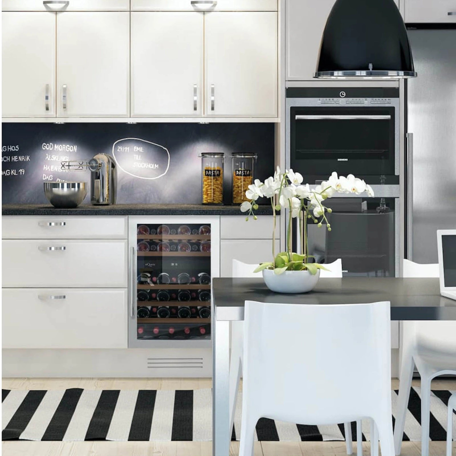 Vinoteca mQuvée WineCave 700 50D Stainless integrada bajo encimera en cocina
