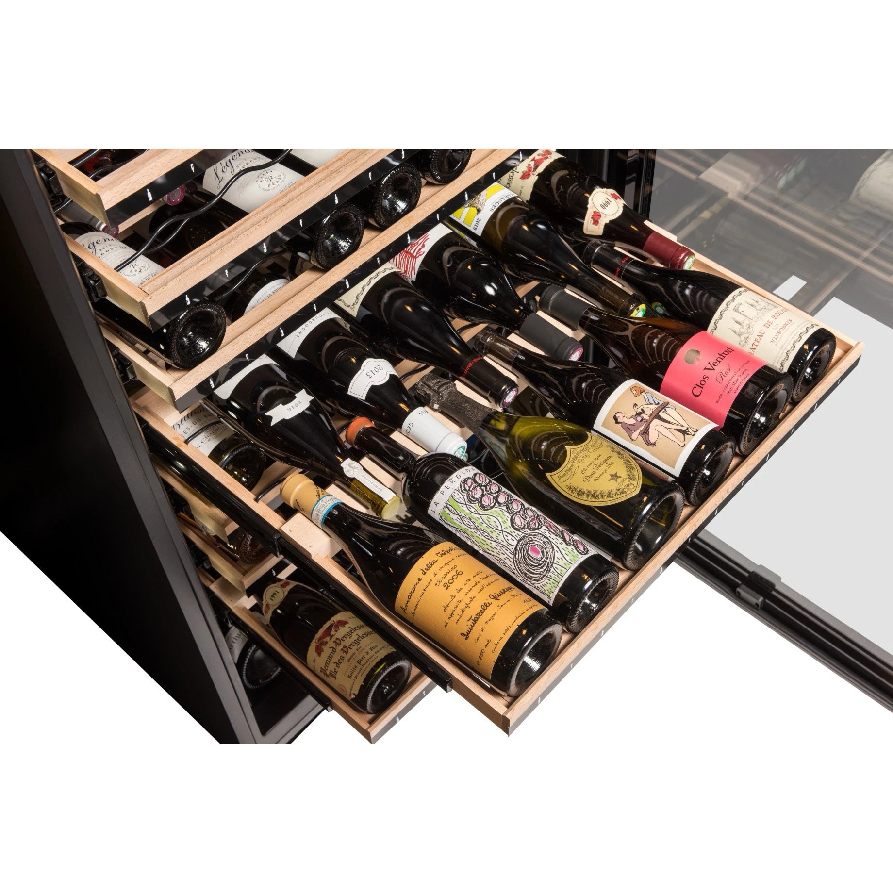 Vista de la Vinoteca 149 botellas La Sommelière ECELLAR150G2 con estantes de madera llenos de botellas