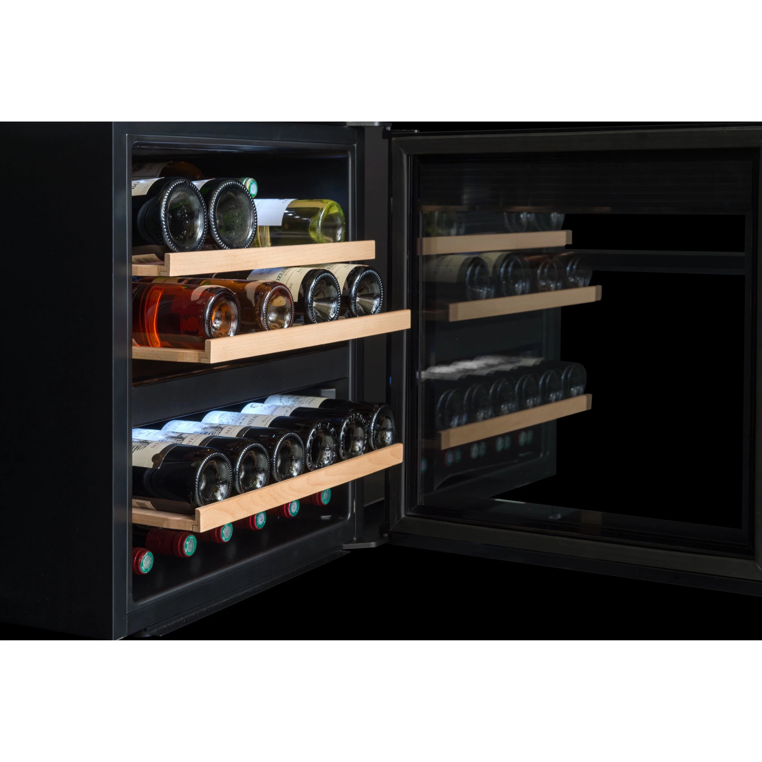 Vista de la Vinoteca 36 botellas La Sommelière LSBI36BDZ doble zona completamente abastecida con botellas de vino