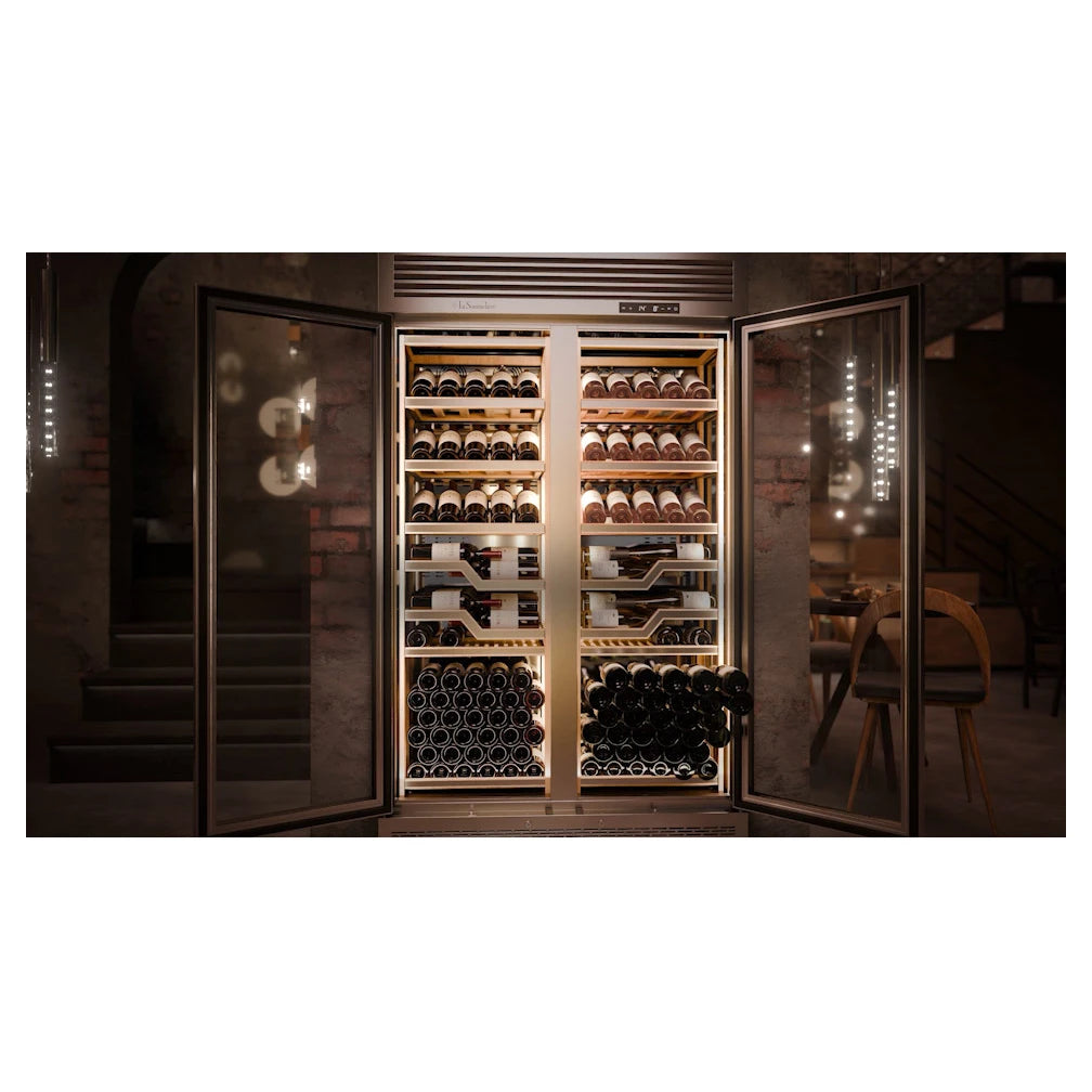 Vinoteca profesional La Sommeliere ELISEE, vista de estantes interiores para presentacion de botellas.