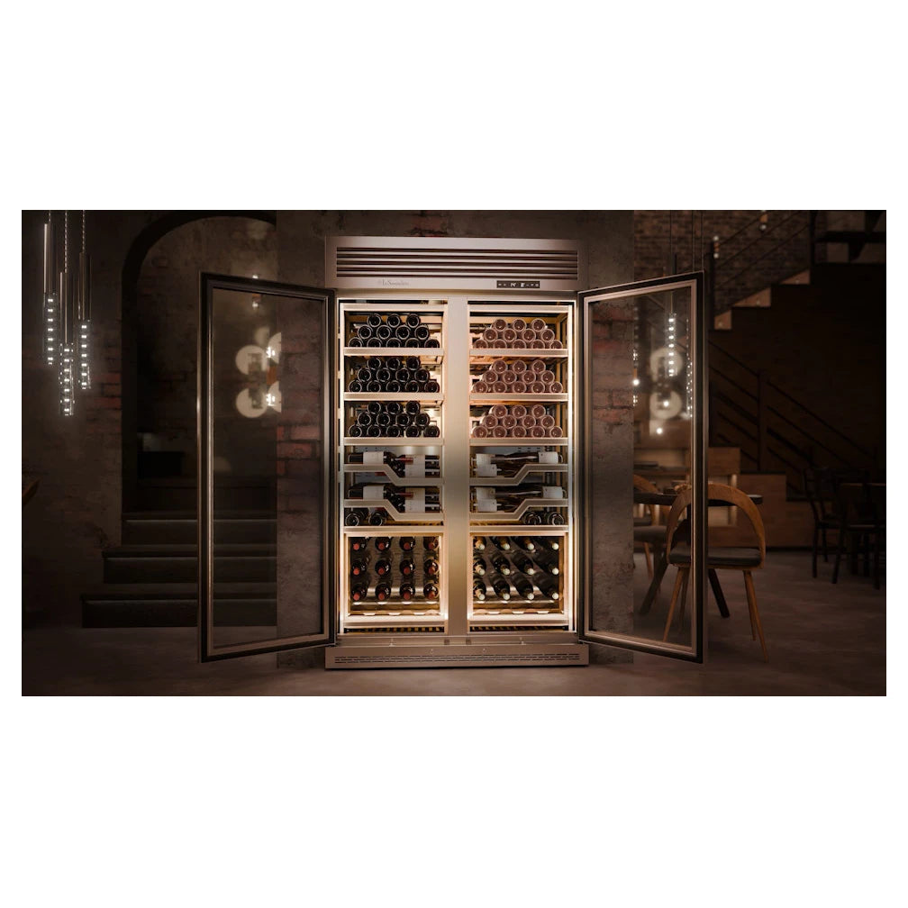 Vinoteca profesional La Sommeliere ELISEE, vista final de la galeria con interior modular y acabado inox.