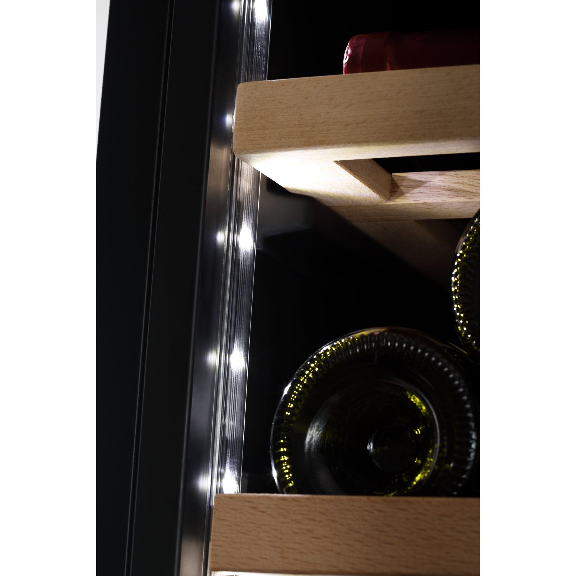 Vinoteca 53 botellas mQuvée WineCave 800 60D Fullglass detalle bandejas