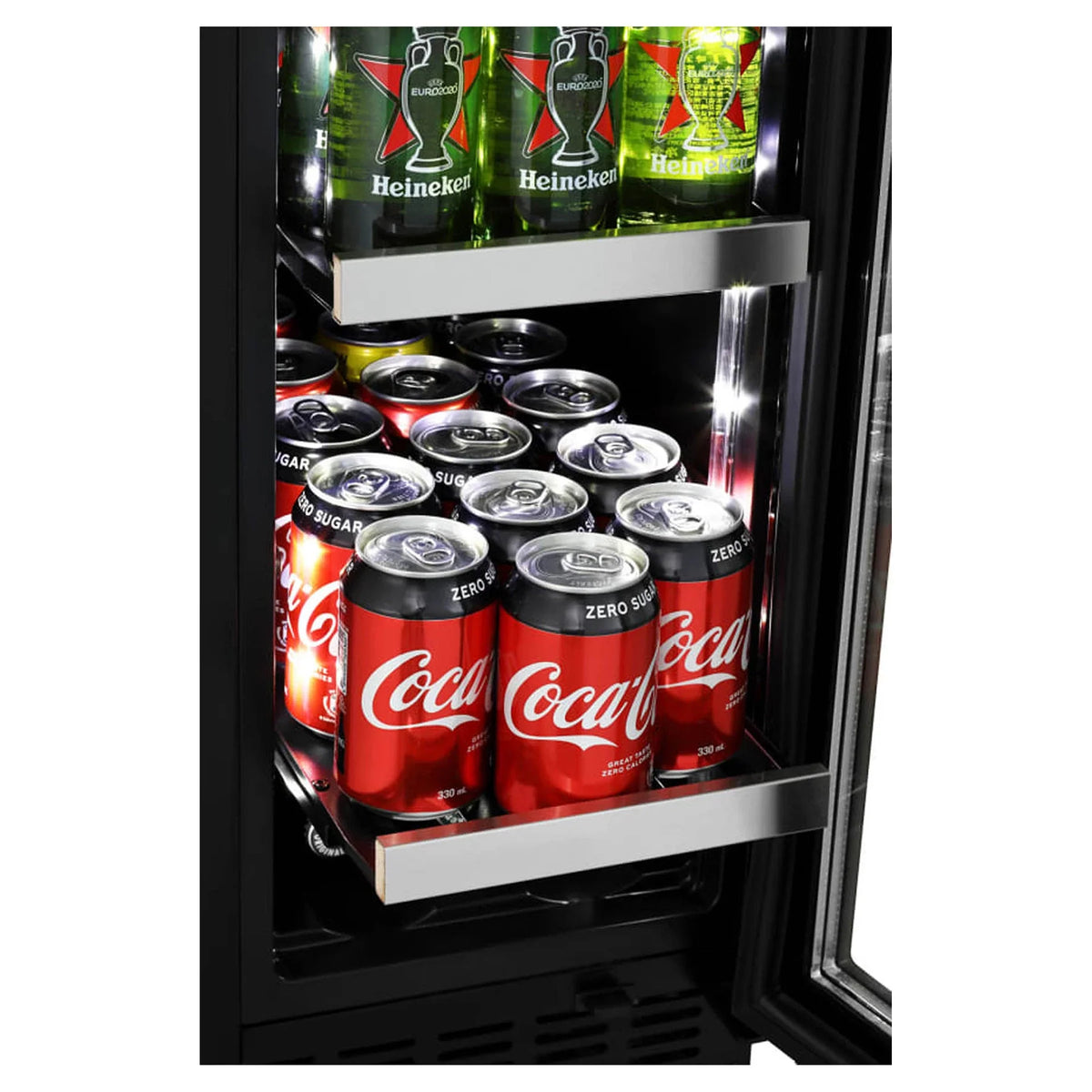 Interior de la nevera para cerveza mQuvée BeerServer 30 Anthracite Black con estantes metálicos regulables