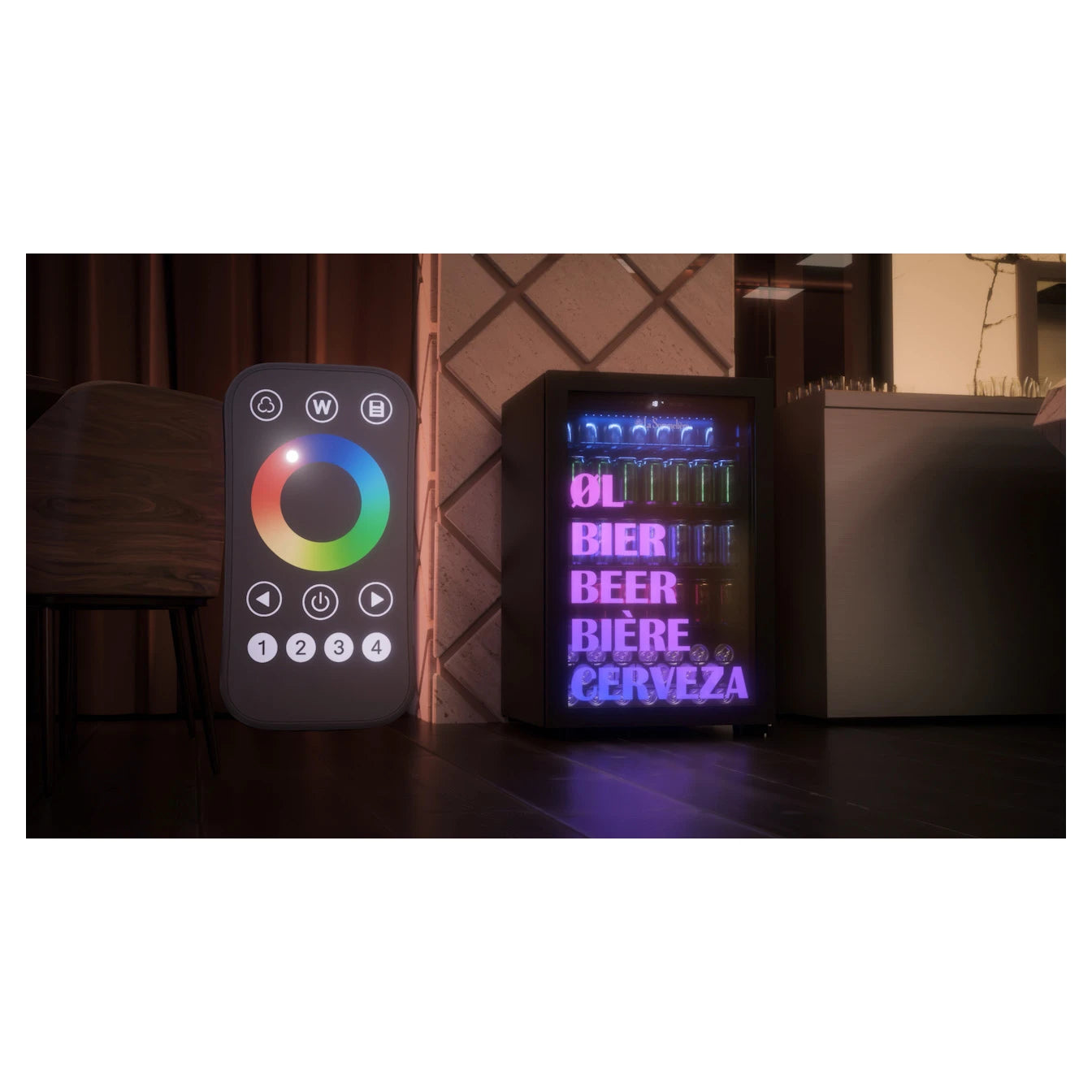 Nevera La Sommelière BEER150 con iluminación LED magenta y puerta de vidrio con texto multilingüe, junto a un mando con selector de color.