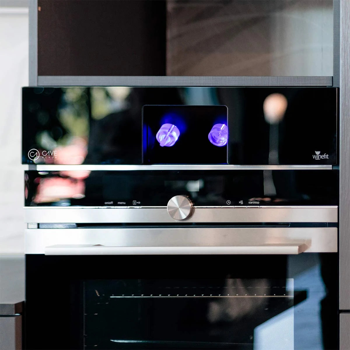 Cave Vinum ALL-IN 1 Slim Winefit built-in preserver with the nozzles exposed