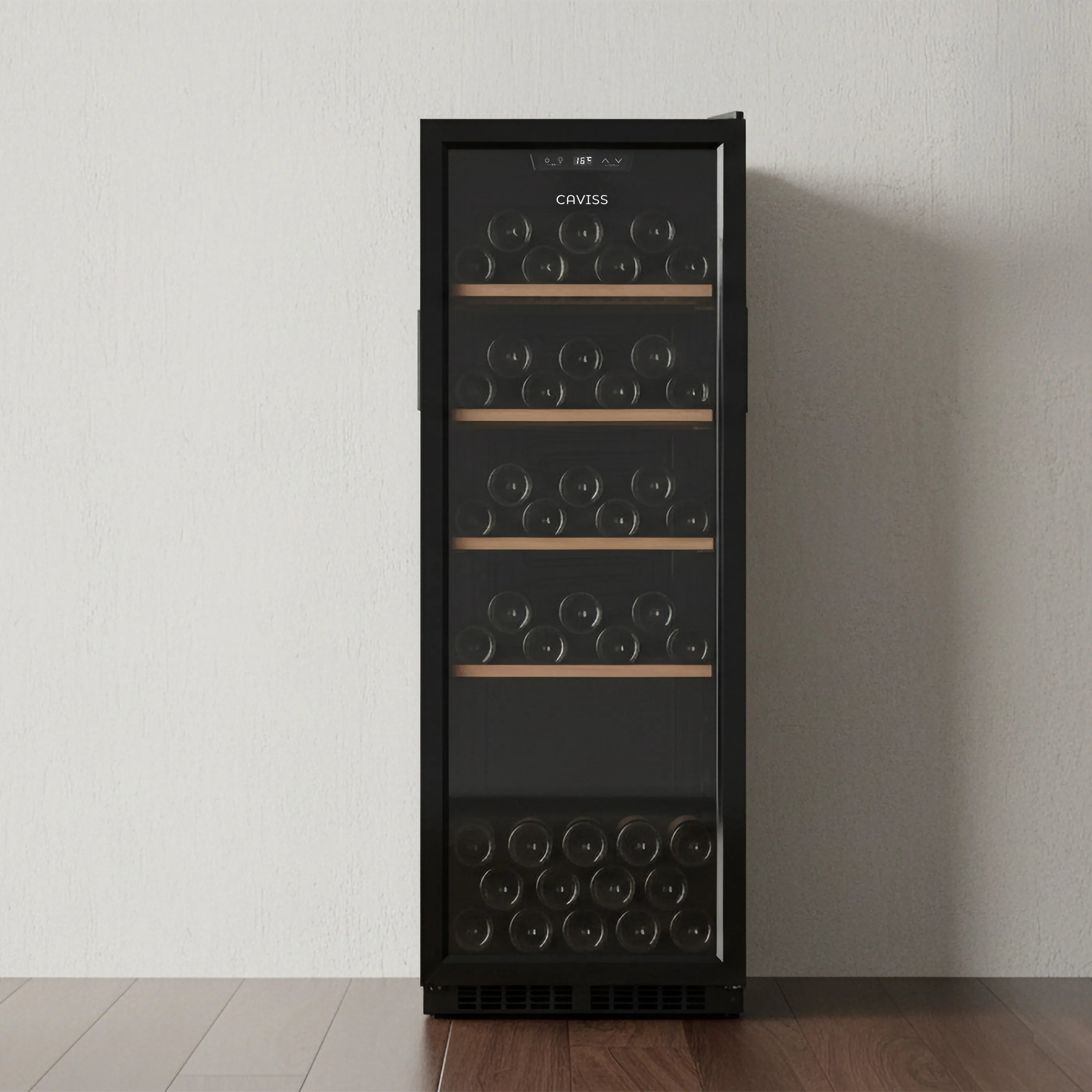 Vinoteca Caviss CT1PL105CB instalada en un salón