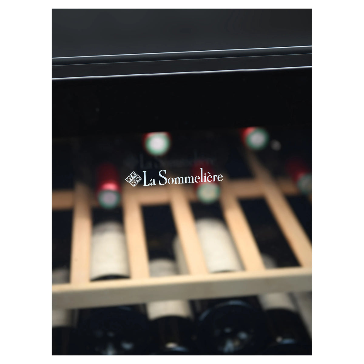 Detail of bottles on the wooden shelves of the La Sommelière SMART112 wine cooler with the brand logo