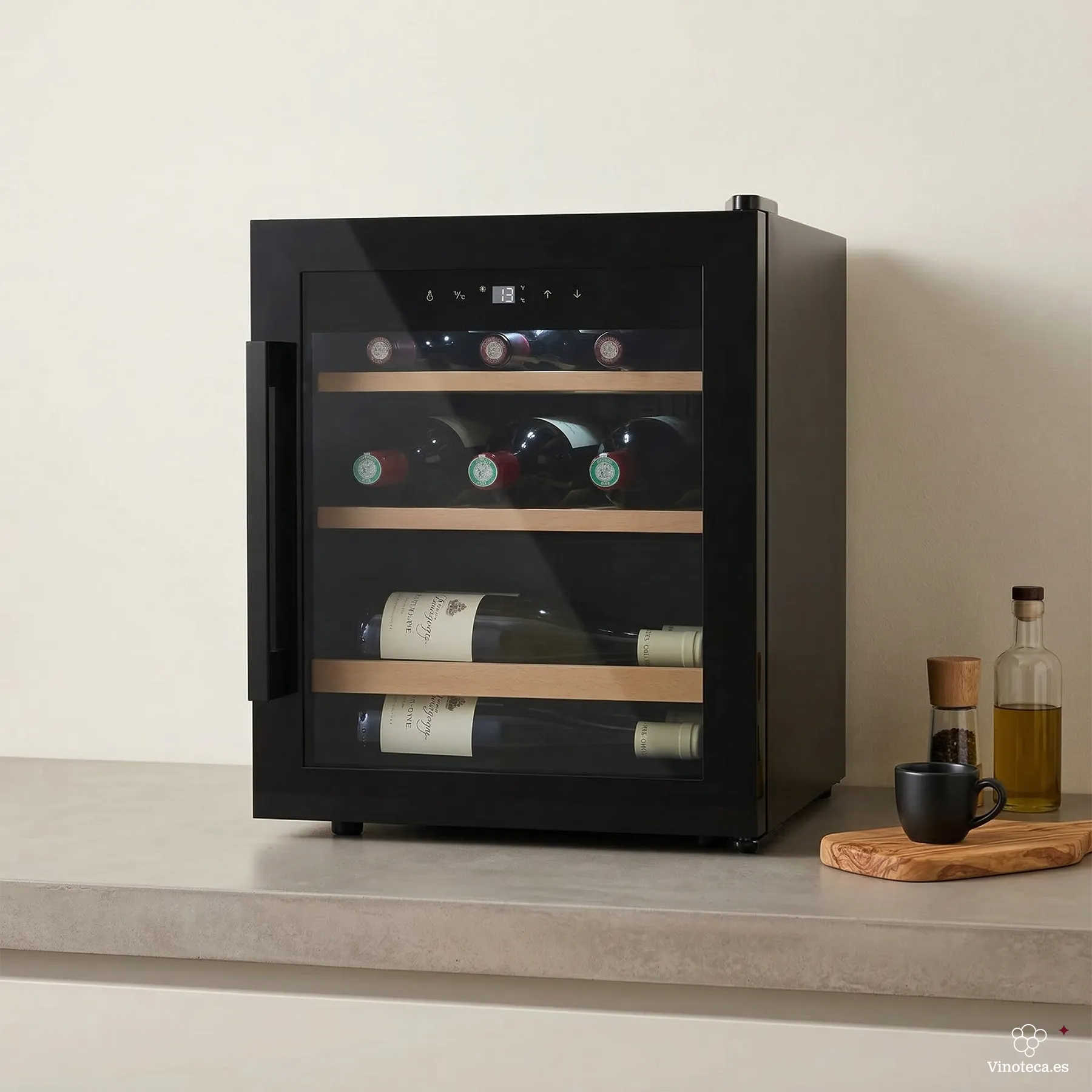 Vinoteca Les Petits Champs CAVCB15 en cocina con puerta de cristal