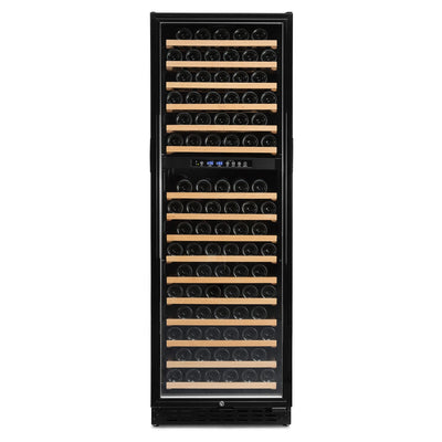 Vinoteca negra de doble zona con capacidad para 166 botellas, estantes de madera y puerta de vidrio cerrada.
