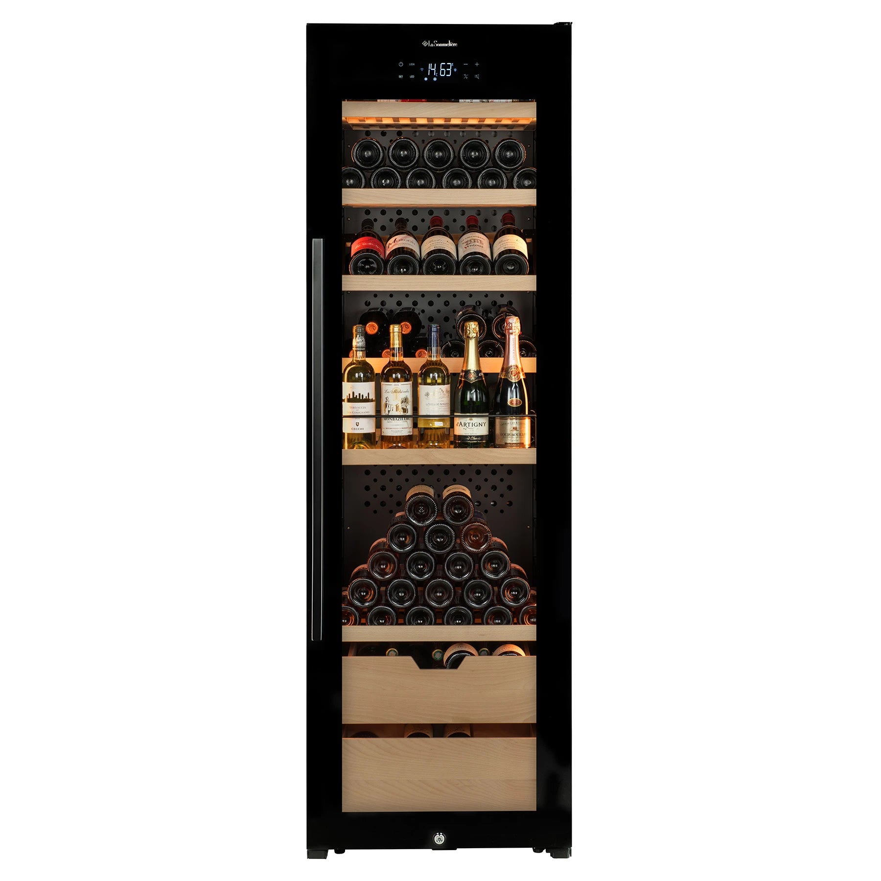 Vinoteca La Sommelière VIP177 EDITION para 177 botellas, con puerta de vidrio, iluminación interior cálida y estantes de madera, mostrando botellas de vino y champán organizadas en múltiples niveles.