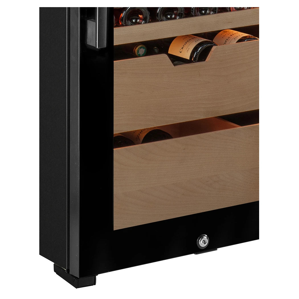 Lateral con puerta abierta de La Sommelière VIP177 Edition mostrando bandejas extraíbles de madera y cerradura
