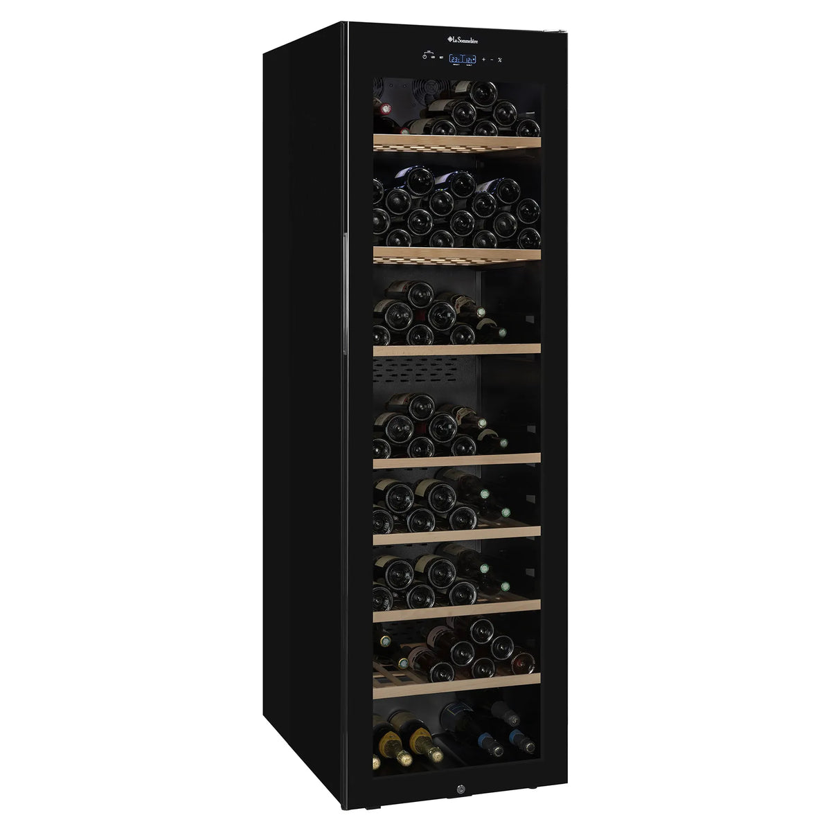 Vinoteca La Sommelière CLASSIC240 de libre instalación, vista tres cuartos con la puerta cerrada y llena de botellas