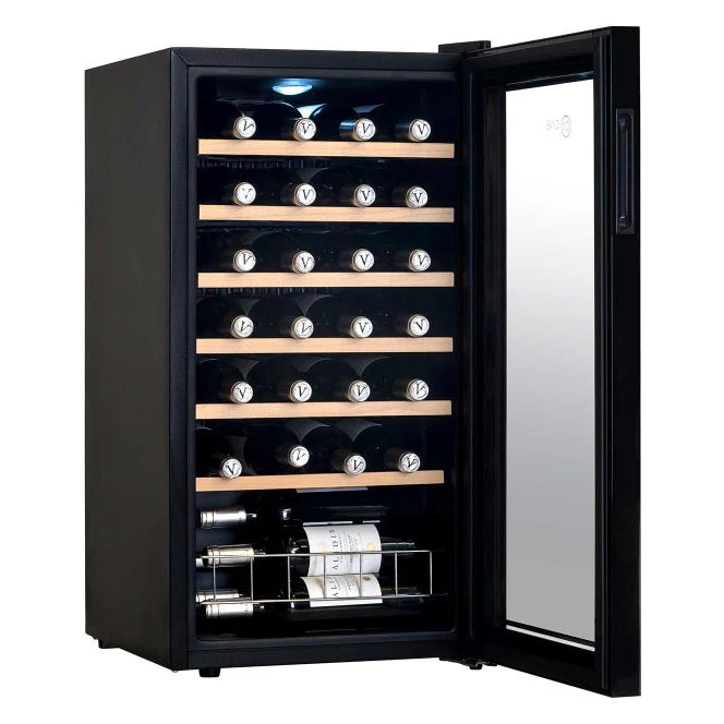 Vinoteca Cave Vinum CV-28-CWS de 28 botellas, vista del equipo con puerta de doble cristal.