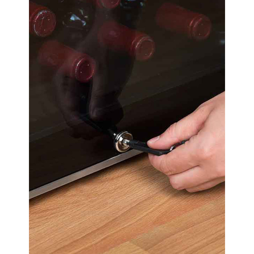 Vista de la Vinoteca 29 botellas La Sommelière ECS31.2Z doble zona con estantes de madera llenos de botellas