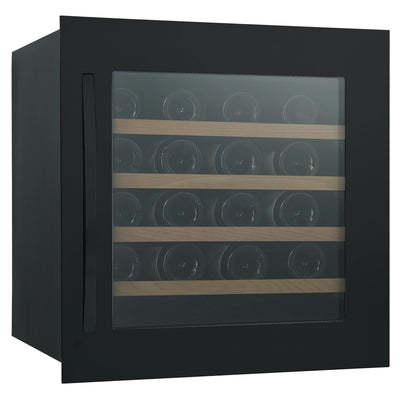 Vinoteca encastrable Caviss SLEN132TBE4 para 32 botellas, con puerta de vidrio y estantes de madera visibles en el interior.
