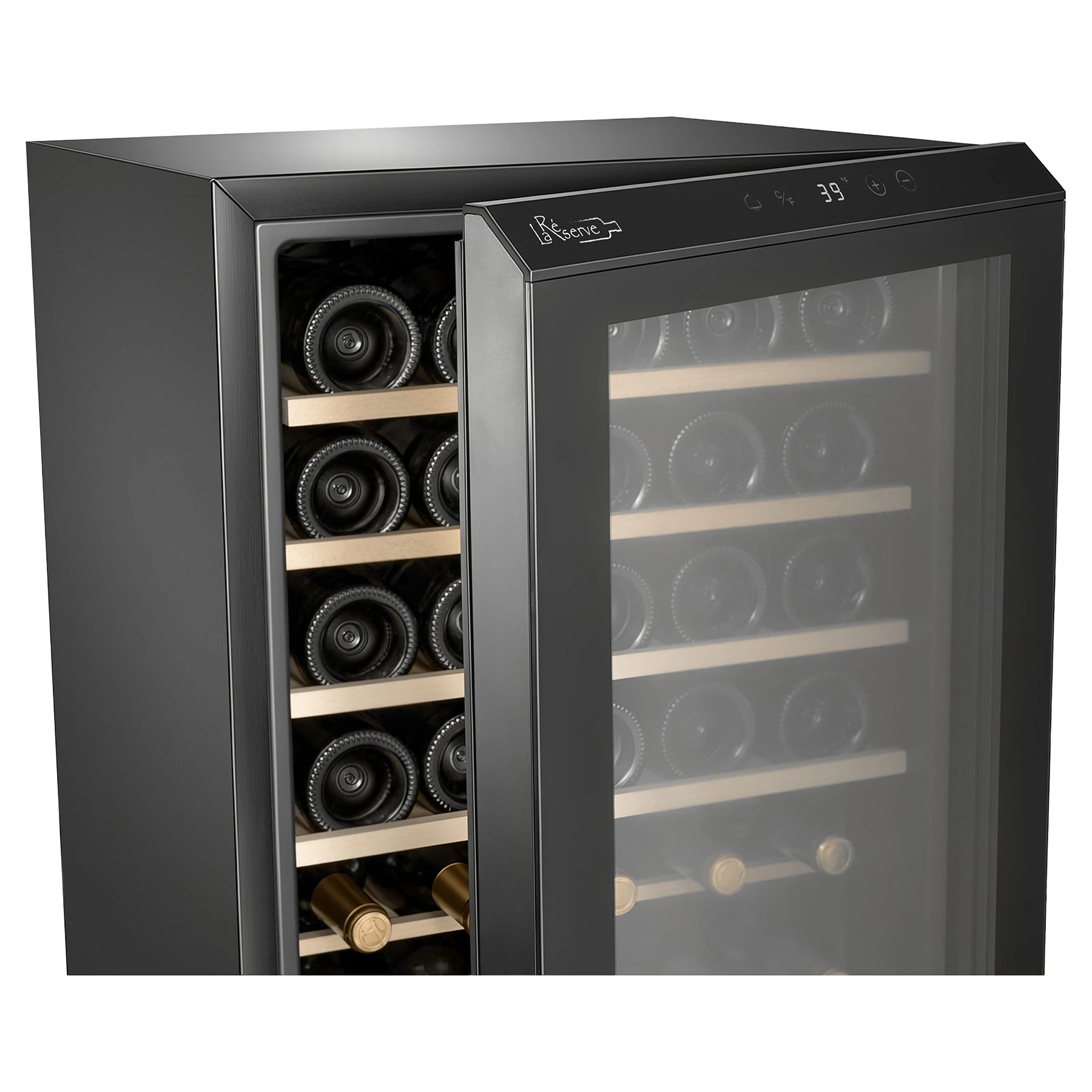 Interior de la vinoteca La Réserve RCW133FN1 con 6 estantes de madera para botellas
