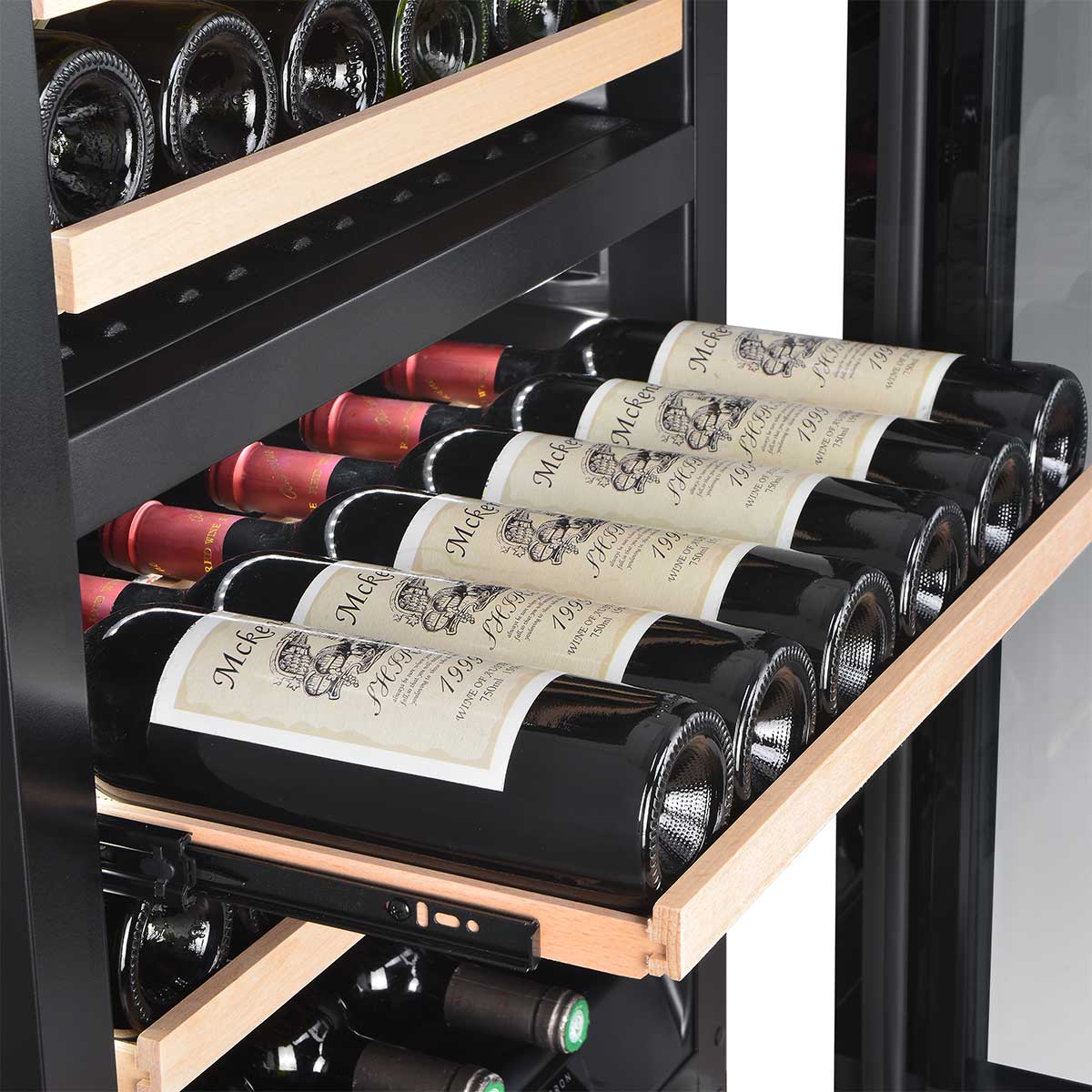 Vinoteca encastrable y panelable 42 botellas Cavanova CV042KT-2TP doble zona botellas en bandejas deslizantes