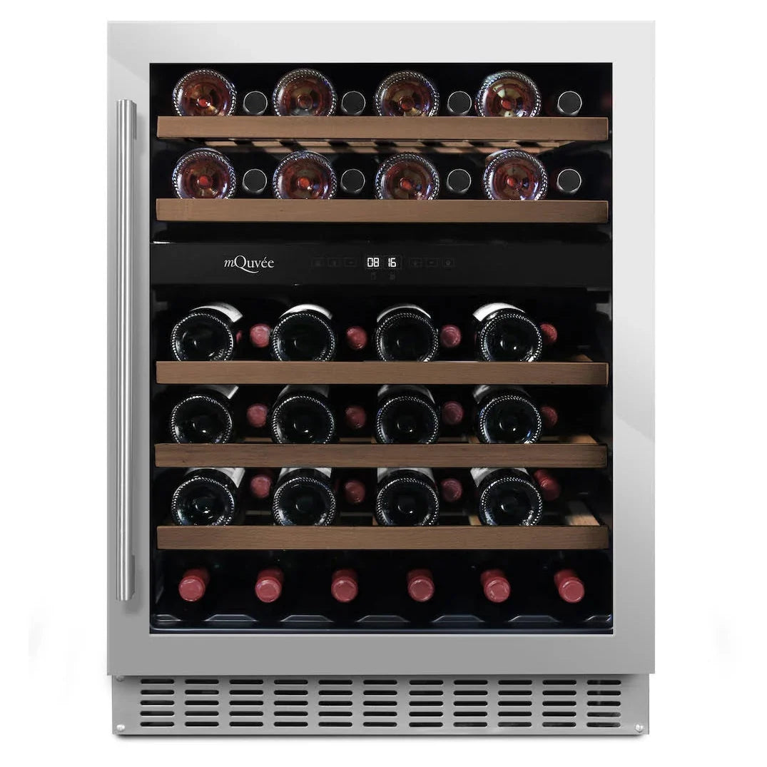 Vista frontal de la vinoteca mQuvée WineCave 700 60D Stainless con puerta cerrada