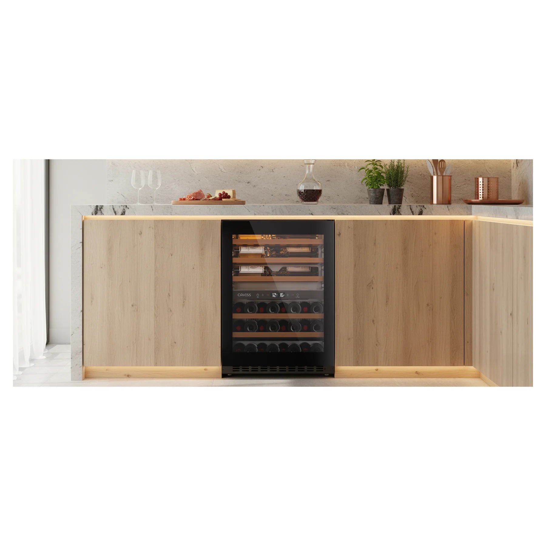 Vinoteca Caviss CT2SP46H82N60 integrada en una isla de cocina