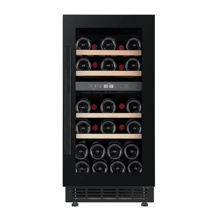 Vinoteca 28 botellas Cavin Arctic Collection 40D Fullglass Black vista frontal con puerta cerrada y llena de botellas de vino